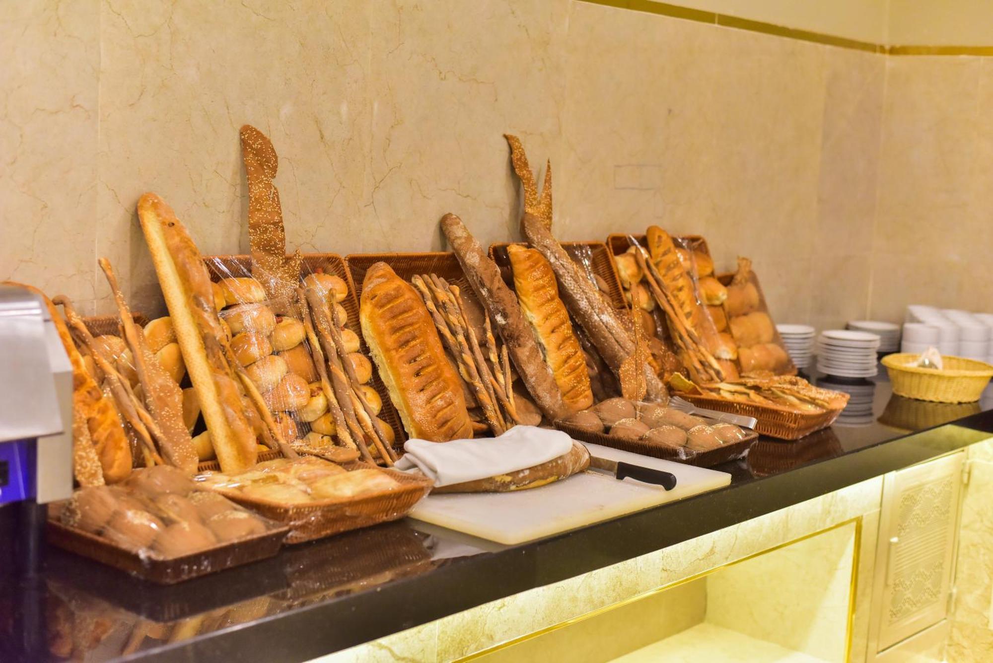 The Grand Hotel Sharm El Sheikh Exterior photo Bread at a buffet