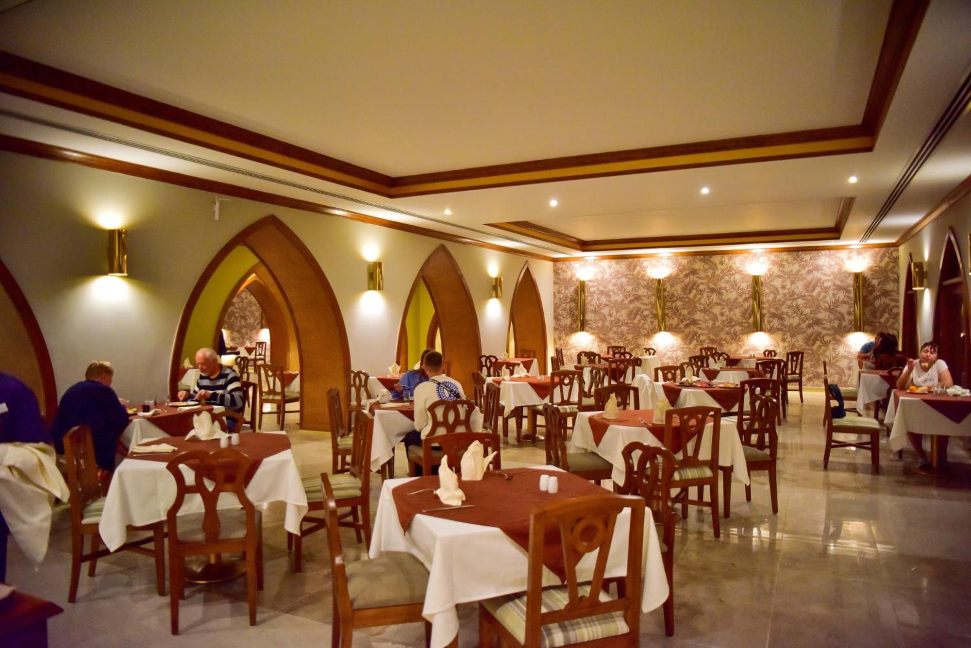 The Grand Hotel Sharm El Sheikh Exterior photo The restaurant at the hotel