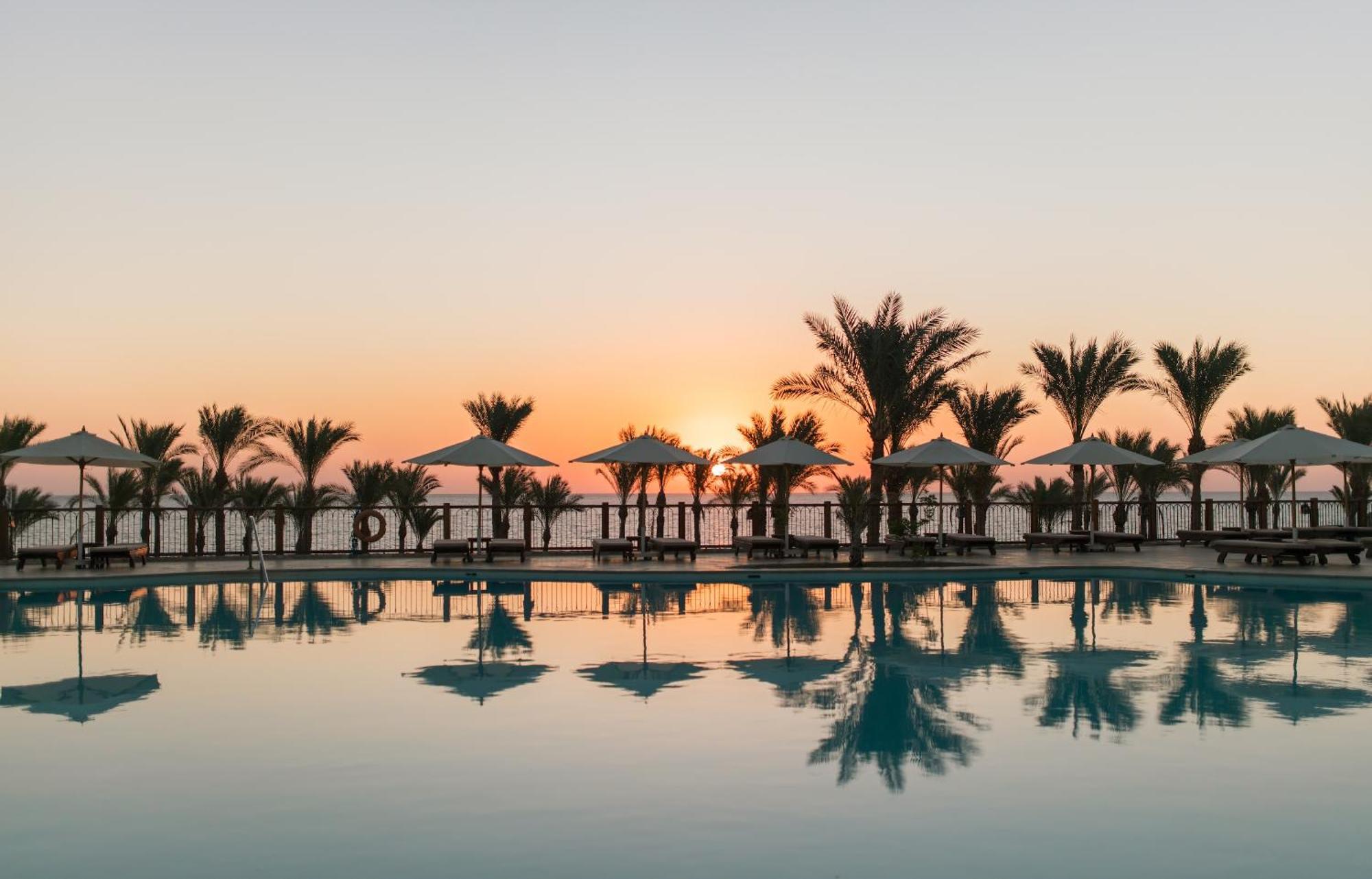 The Grand Hotel Sharm El Sheikh Exterior photo Sunset at the Hilton Sharm El Sheikh